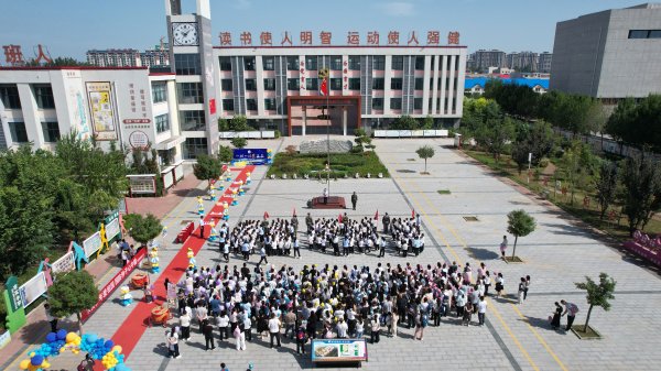 华泰国际 南乐县求实小学举办“你好，幸福星娃”迎新活动